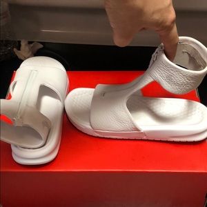 Nike benassi cuff lux sandals